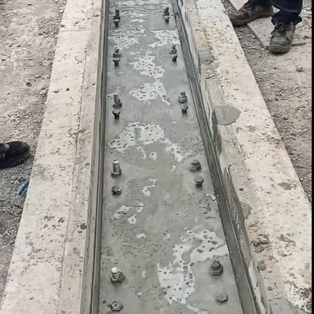 玛沁港口码头起重机龙门吊重型机械设备稳固用早强快凝轨道胶泥